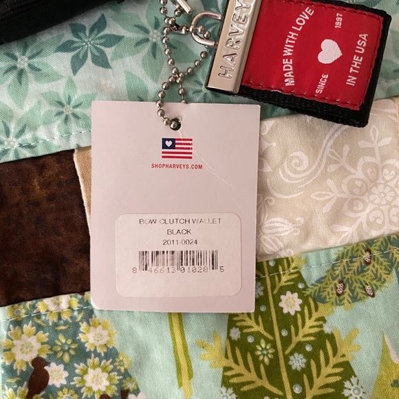 Harveys Seatbelt Bow Clutch Wallet - Picture 4 of 4